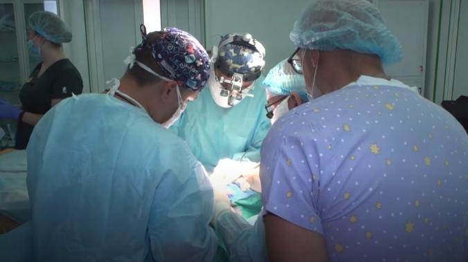 Крымские врачи спасли пациента от ампутации руки с помощью уникальной пятичасовой операции
