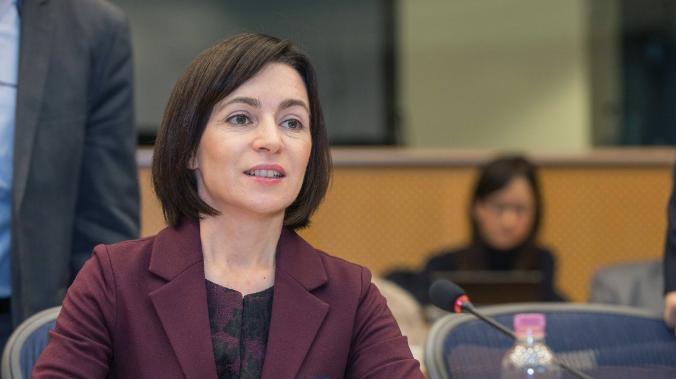 Парламент сократил полномочия президента Молдавии