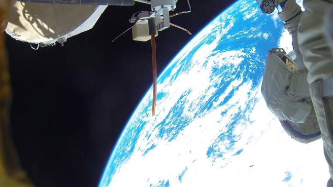 Дыру в обшивке МКС могла проделать американская космонавтка 