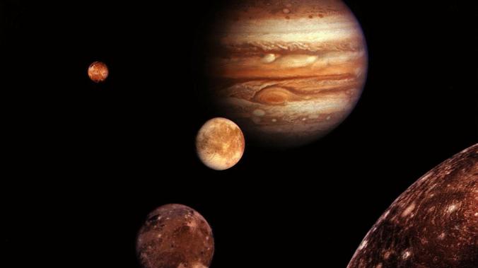 Ученые нашли на спутнике Юпитера подледные озера 