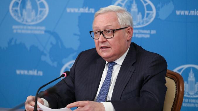 США и Британия хотят «замести под ковер» тему с биолабораториями на Украине