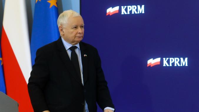 Вице-премьер Качиньский оставил пост в правительстве Польши