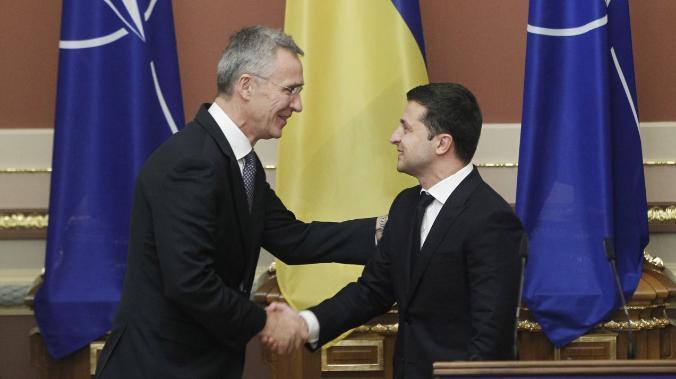 Йенс Столтенберг считает нужным пригласить Украину и Грузию на саммит НАТО