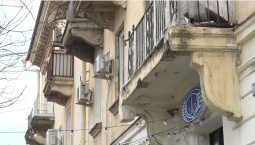Балконы в центре осыпаются и пугают севастопольцев