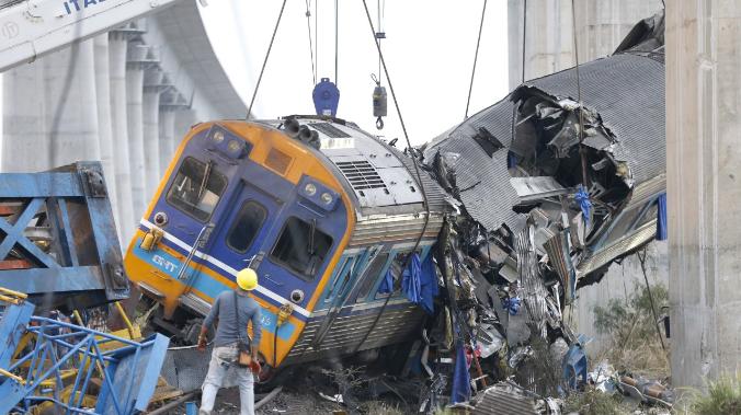 Кран упал на поезд в Таиланде, есть погибшие