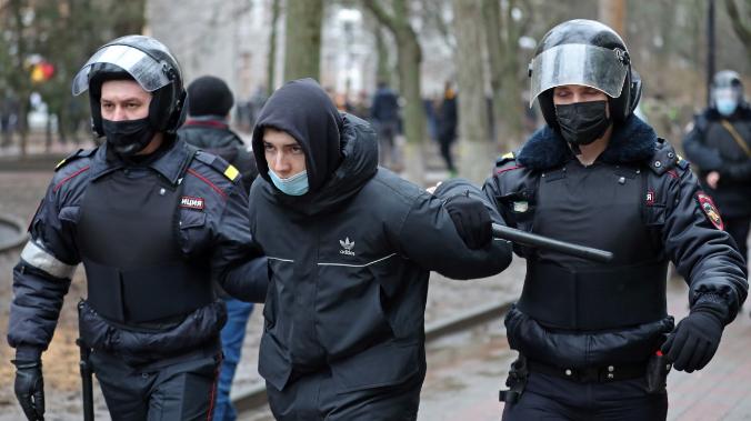 В Петербурге возбудили уголовное дело после нападения на сотрудников полиции