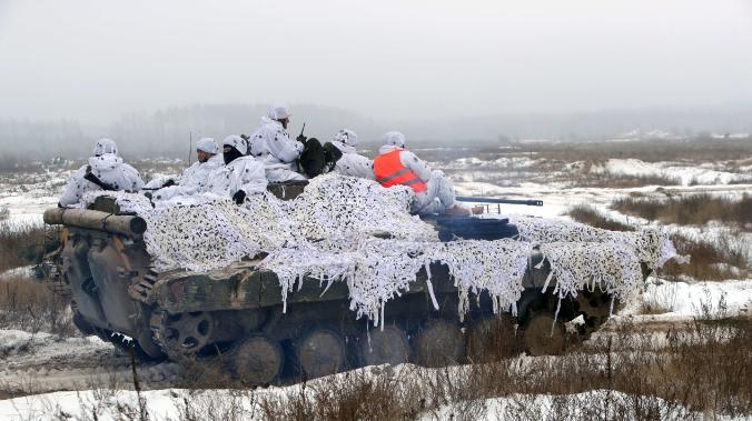 Пьяные украинские военные перевернули боевую машину пехоты
