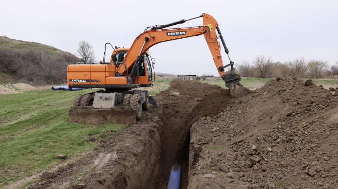 Магистральный водопровод прокладывают в Луганской Народной Республике