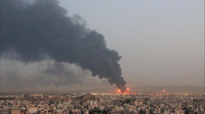 В Иране горит крупный нефтеперерабатывающий завод