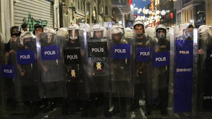 В Стамбуле прошли массовые протесты после падения лиры