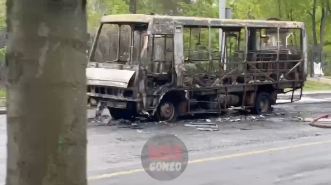 7 человек погибли из-за удара по автобусу в Донецке