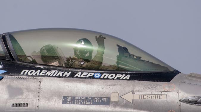 Турецкие ВВС чуть не вступили в бой с греческими F-16 в Эгейском море