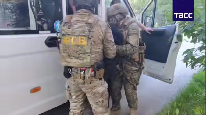 Два подростка задержаны за покушение на военного