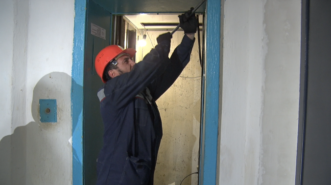 В домах на улице Громова заменят более 30 лифтов