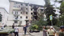 Дрон ВСУ ударил по 5-этажному дому в Севастополе