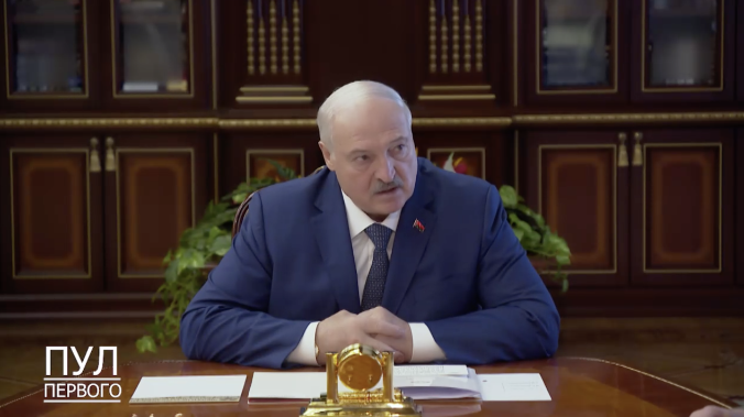 Лукашенко запретил выезд групп детей за границу