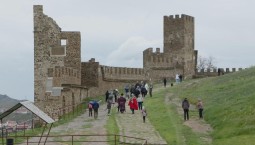 Судакская крепость открыла музейный курортный сезон в Крыму