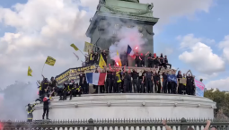 Мощная волна протестов накрыла Францию