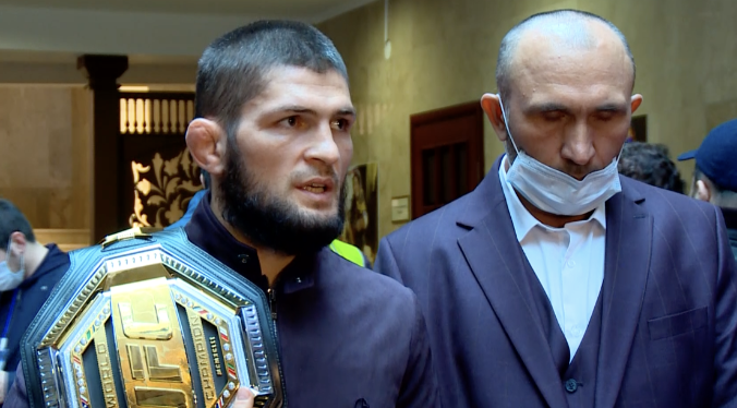 Победитель UFC Нурмагомедов вернулся в Махачкалу
