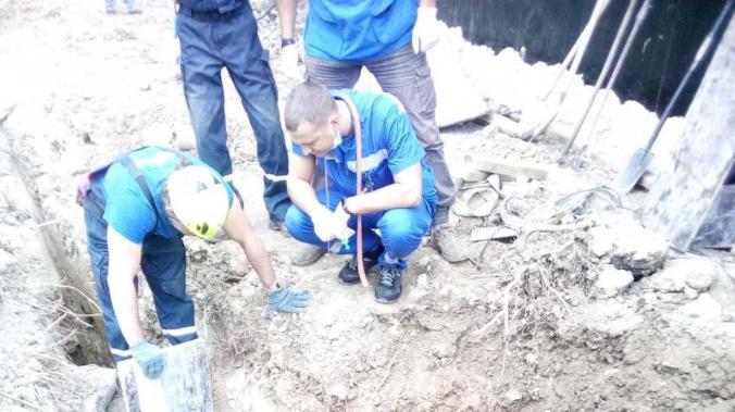 В Симферополе мужчина упал в котлован с горячей водой