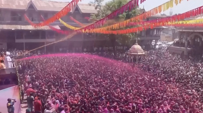 В Индии начался праздник весны и красок Холи