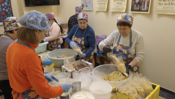 «Северяночки» передали бойцам 2000 порций блюд