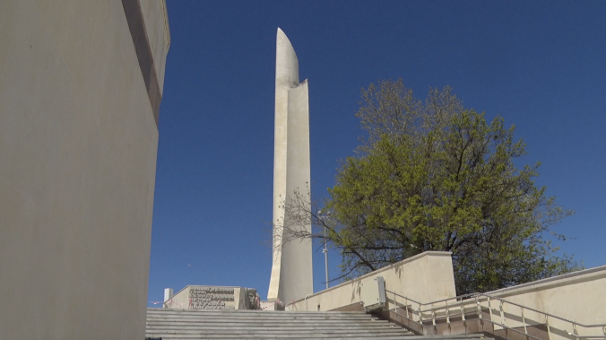 После атаки ВСУ повреждён обелиск «Штык и Парус»