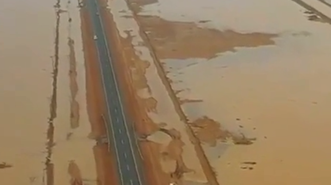 Саудовскую Аравию затопило после молитвы о дожде