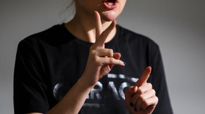 Нейросеть научили переводить текст на язык жестов 