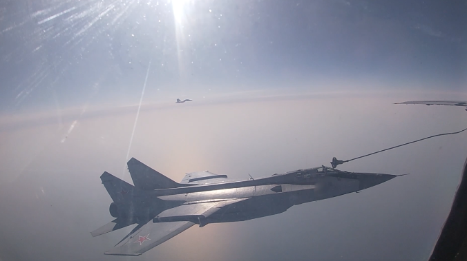 Самолёты МиГ-31 отработали дозаправку над Японским морем