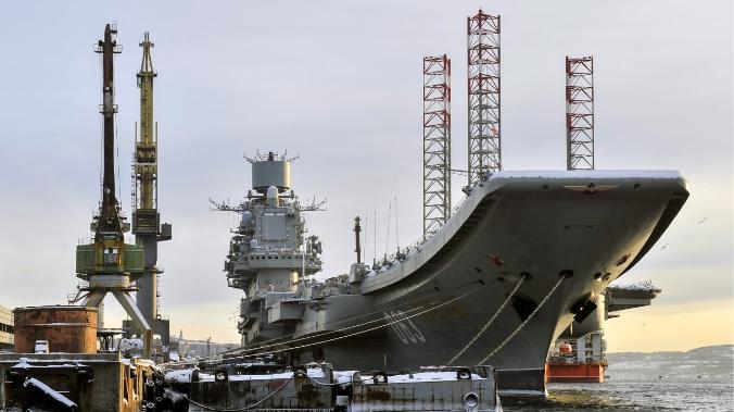 СМИ: авианосец «Адмирал Кузнецов» зашел в док для ремонта