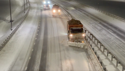 Трассы Крыма из-за штормового ветра утопают в снегу