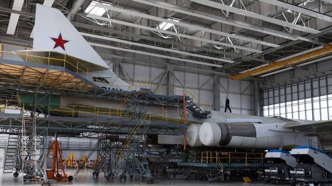 Первый бомбардировщик Ту-160М новой постройки поднимется в небо 18 декабря