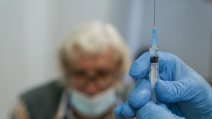 На Сахалине вводят обязательную вакцинацию от COVID для некоторых профессий
