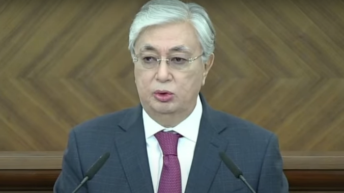 Президент Казахстана ввел режим ЧП в двух регионах