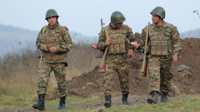 Армянские и азербайджанские военные устроили перестрелку на границе