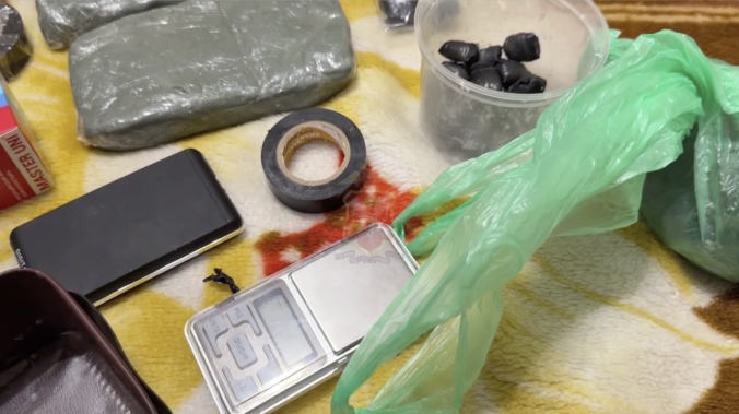 Молодая пара организовала наркоцех в Севастополе 