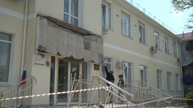 Два уголовных дела возбудили после обрушения балкона школы №13
