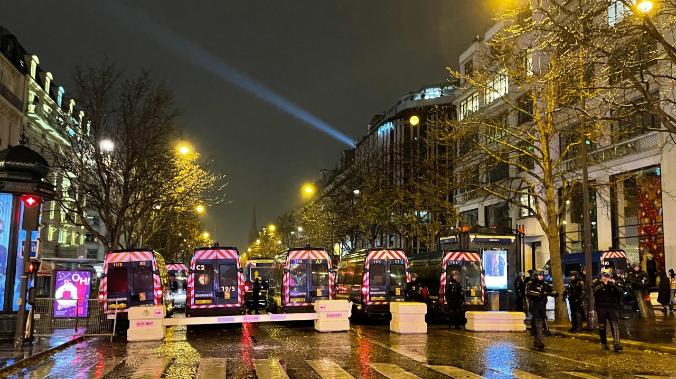 В Париже произошла стрельба, три человека погибли 