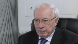 Азаров: киевский режим выживает за счёт Европы