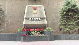 Севастопольцы чтят память погибших в Одессе 2 мая 2014 года