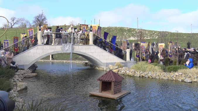 Развожаев поздравил верующих с Крещением Господним