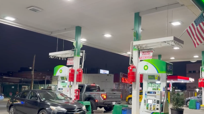 Цены на бензин в США побили четырёхлетний рекорд