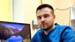 Врач из Севастополя спас молодого человека на улице