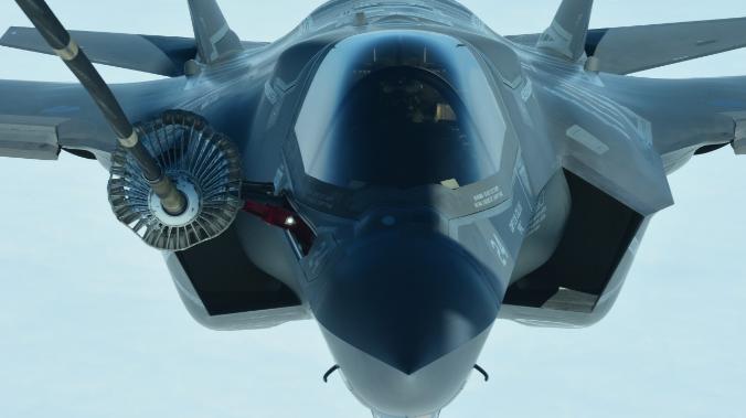 Американский F-35B выстрелил в себя из пушки
