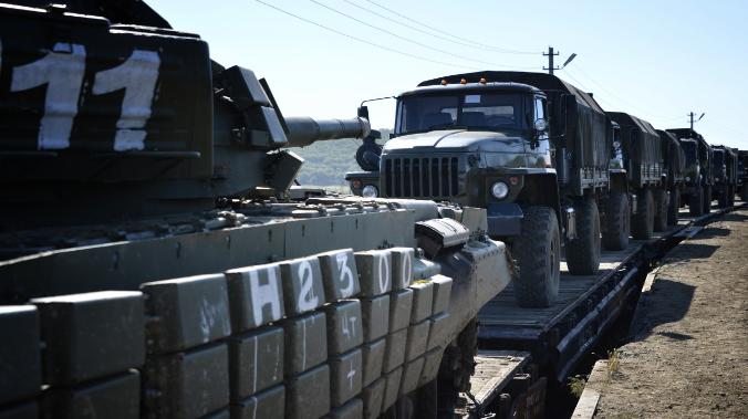 Москва перебрасывает в Белоруссию сотни эшелонов с военной техникой