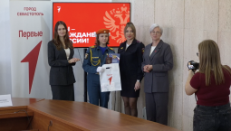 12 школьников Севастополя получили паспорта