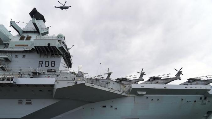 Силы ВМФ РФ следят за британским авианосцем в Средиземном море