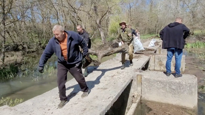 В Севастополе расчистили 1 км берега у реки Чёрная