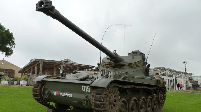 Рогозин раскритиковал решение Макрона передать Украине танки